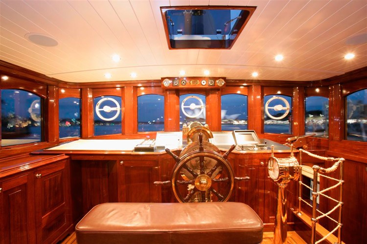 Yacht CAMBRIA II, Azzura Yachts CHARTERWORLD Luxury Superyacht Charters